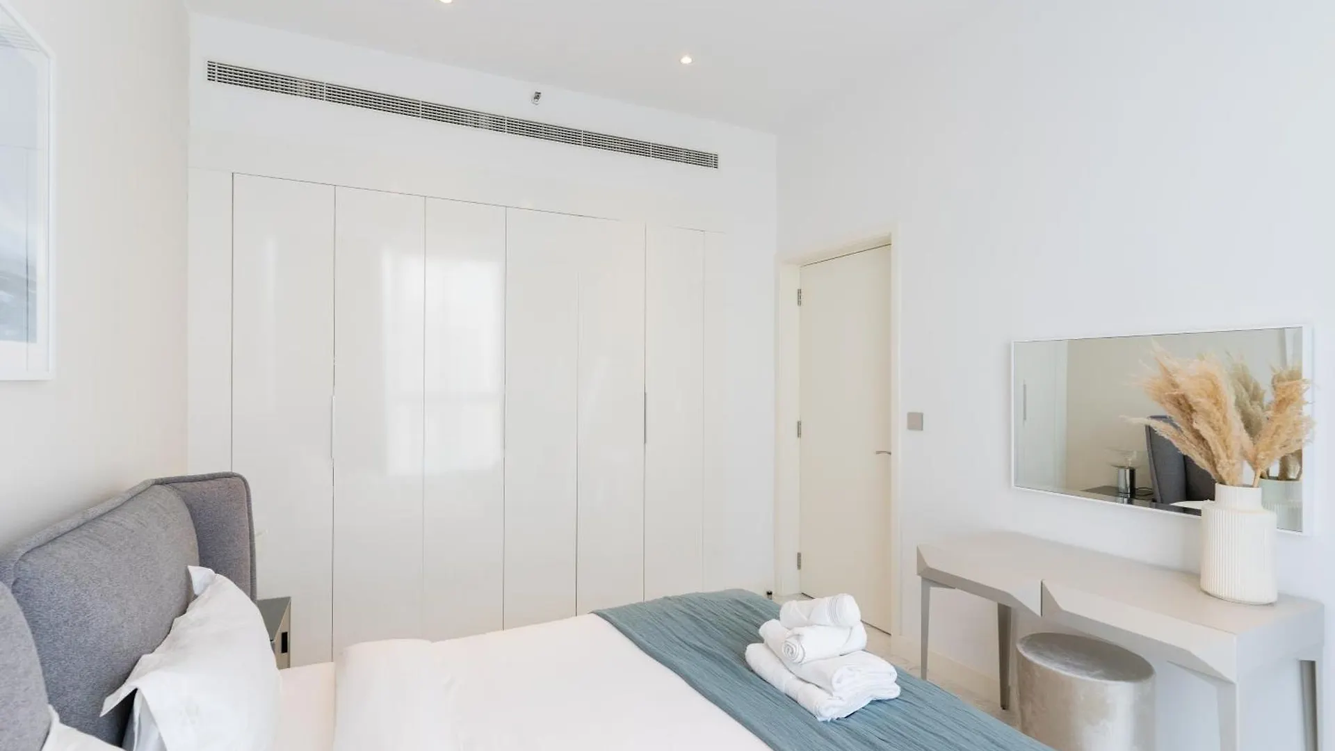 Bright And Cozy Apartment In Business Bay L Canal View ドバイ 0*,